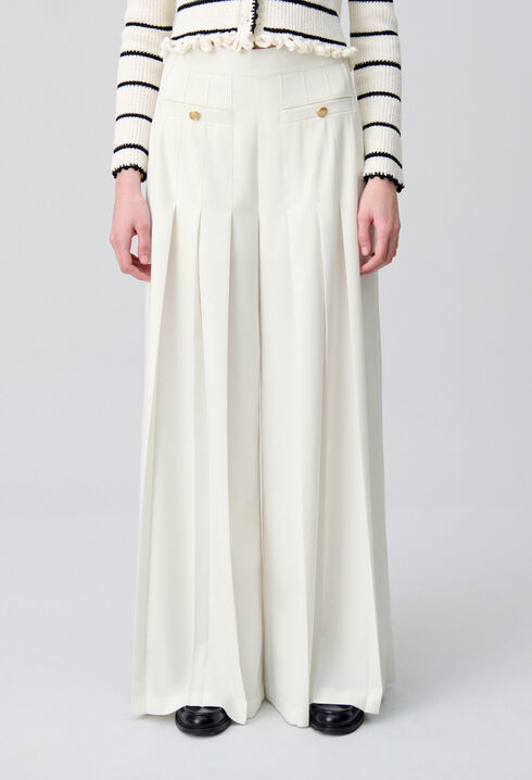 Pantalón amplio con pliegues