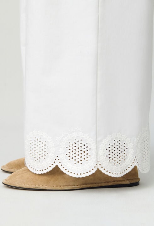 Pantalón amplio ligero bordado
