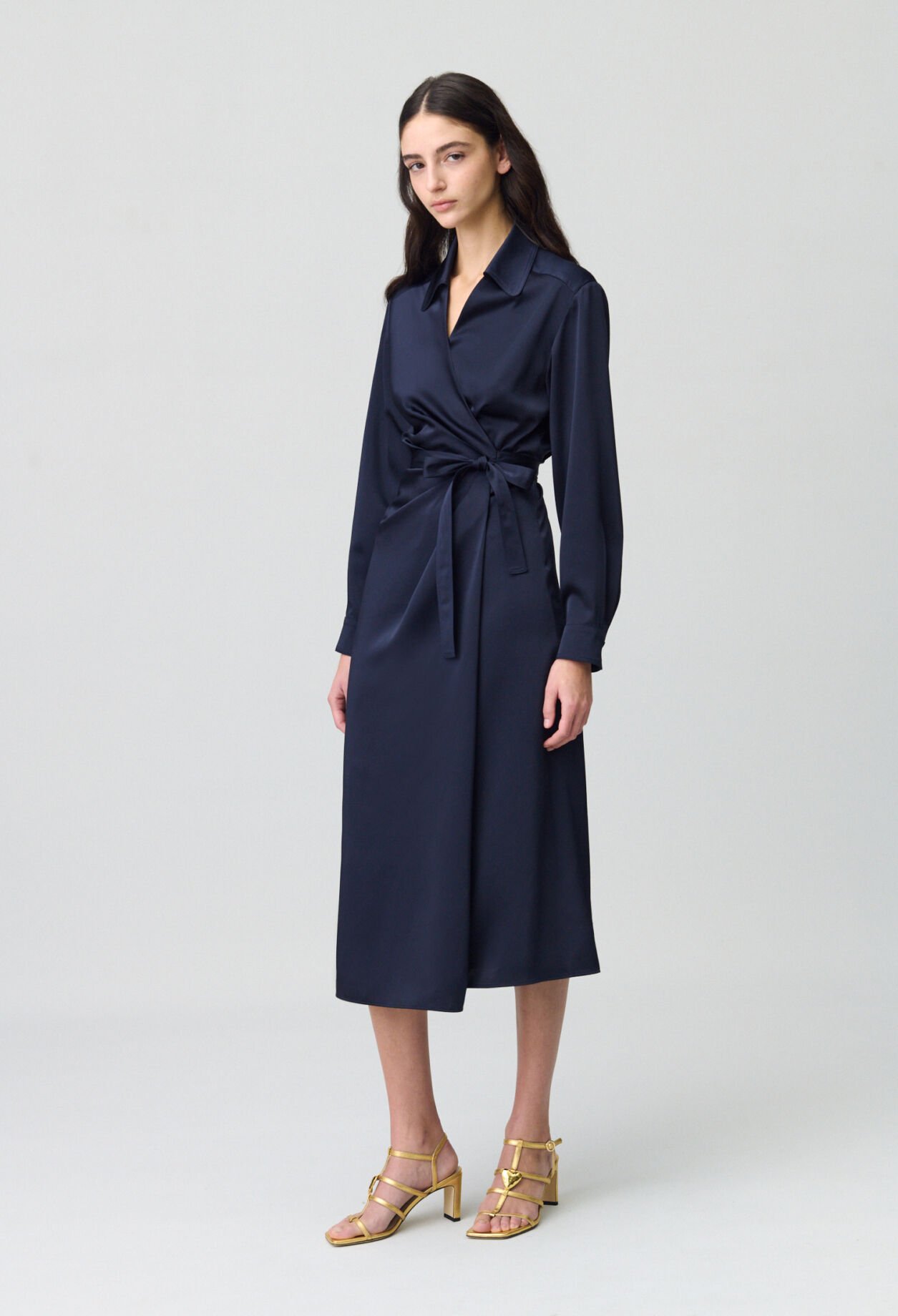 Vestido cruzado de largo medio
