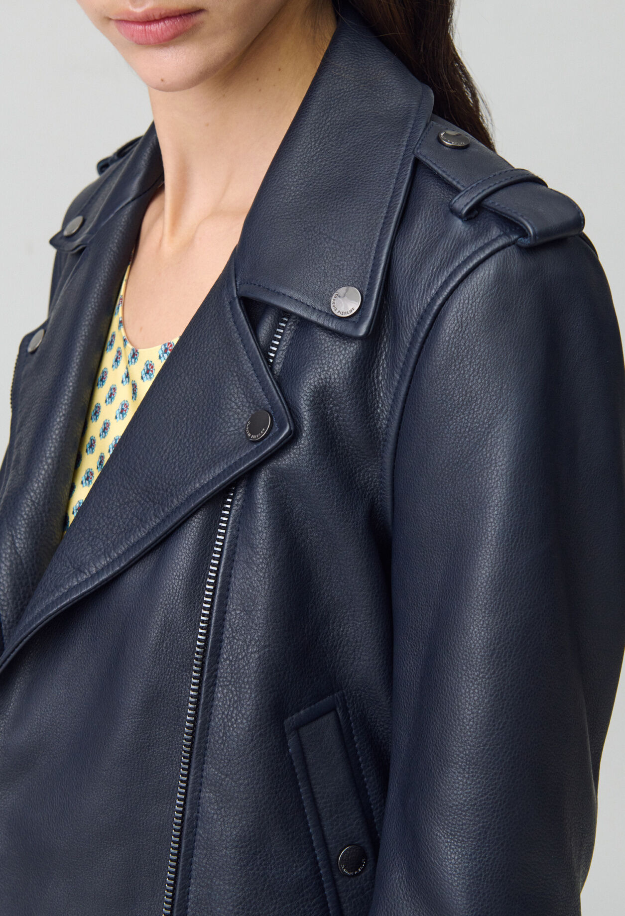 Chaqueta de cuero granulado negro