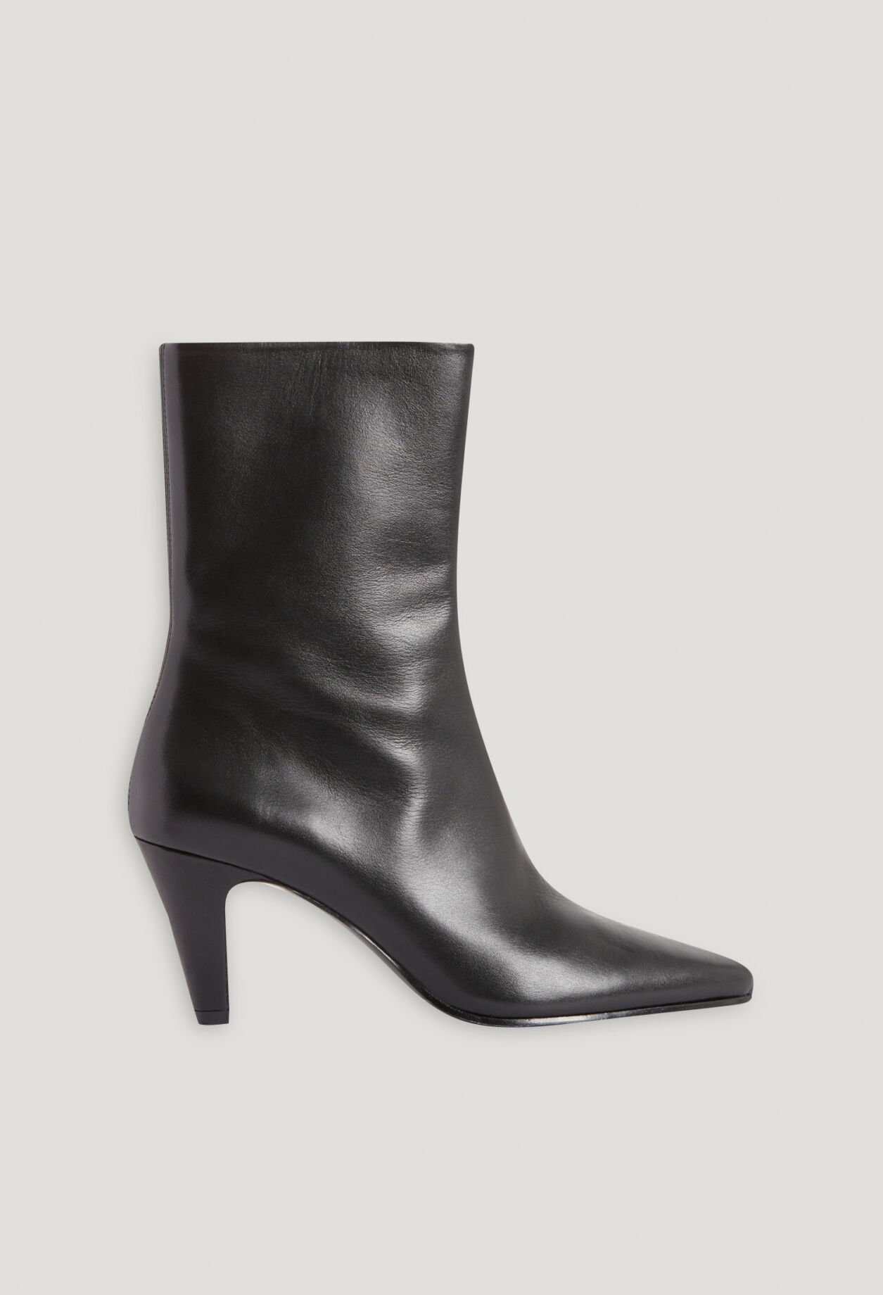 Botines de cuero negro