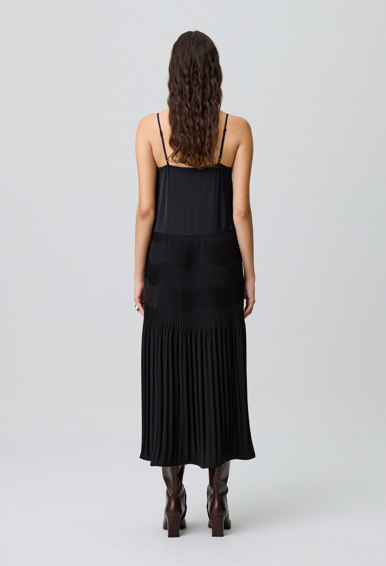 Vestido largo fluido de tirantes