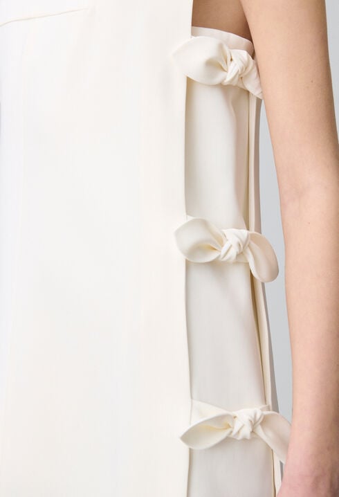 Vestido corto con lazos