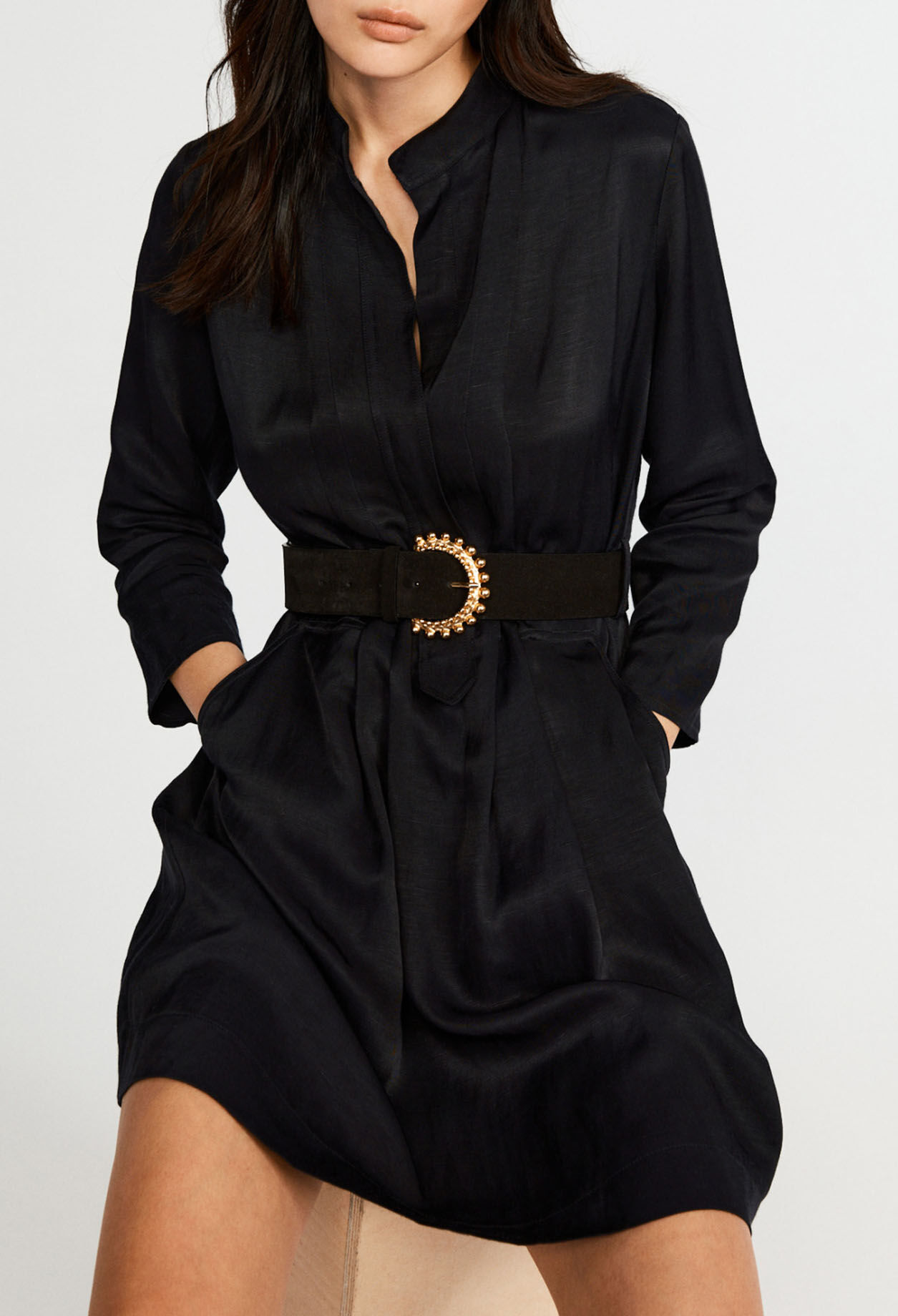 Vestido semilargo con cinturón