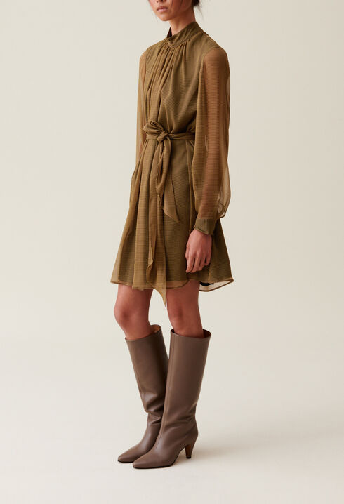 Vestido fluido con cuello lazo