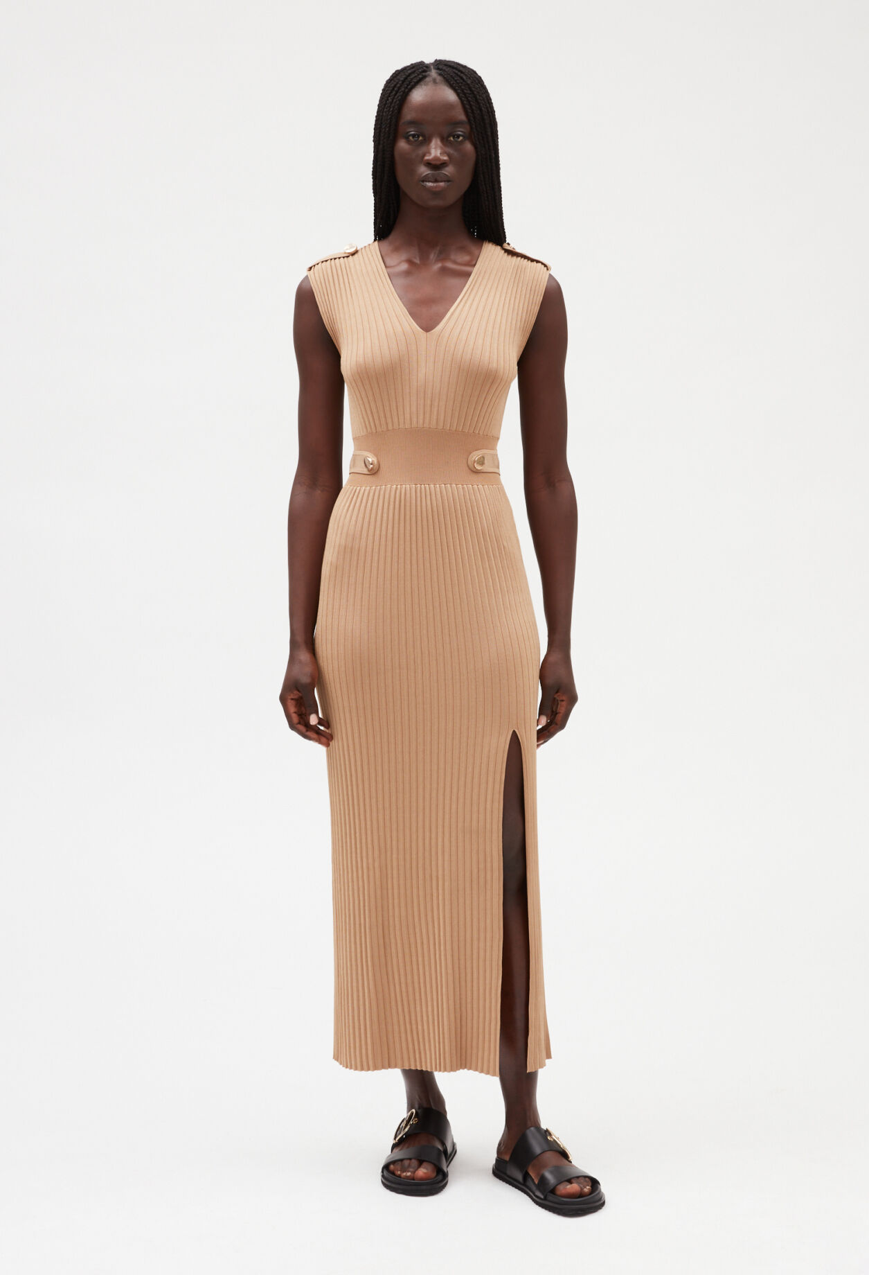 Vestido largo de punto en beige