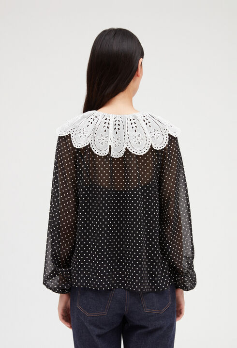 Blusa de lunares con cuello babero