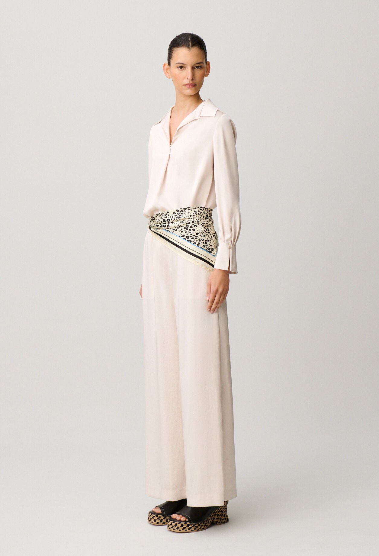 Blusa fluida con cuello