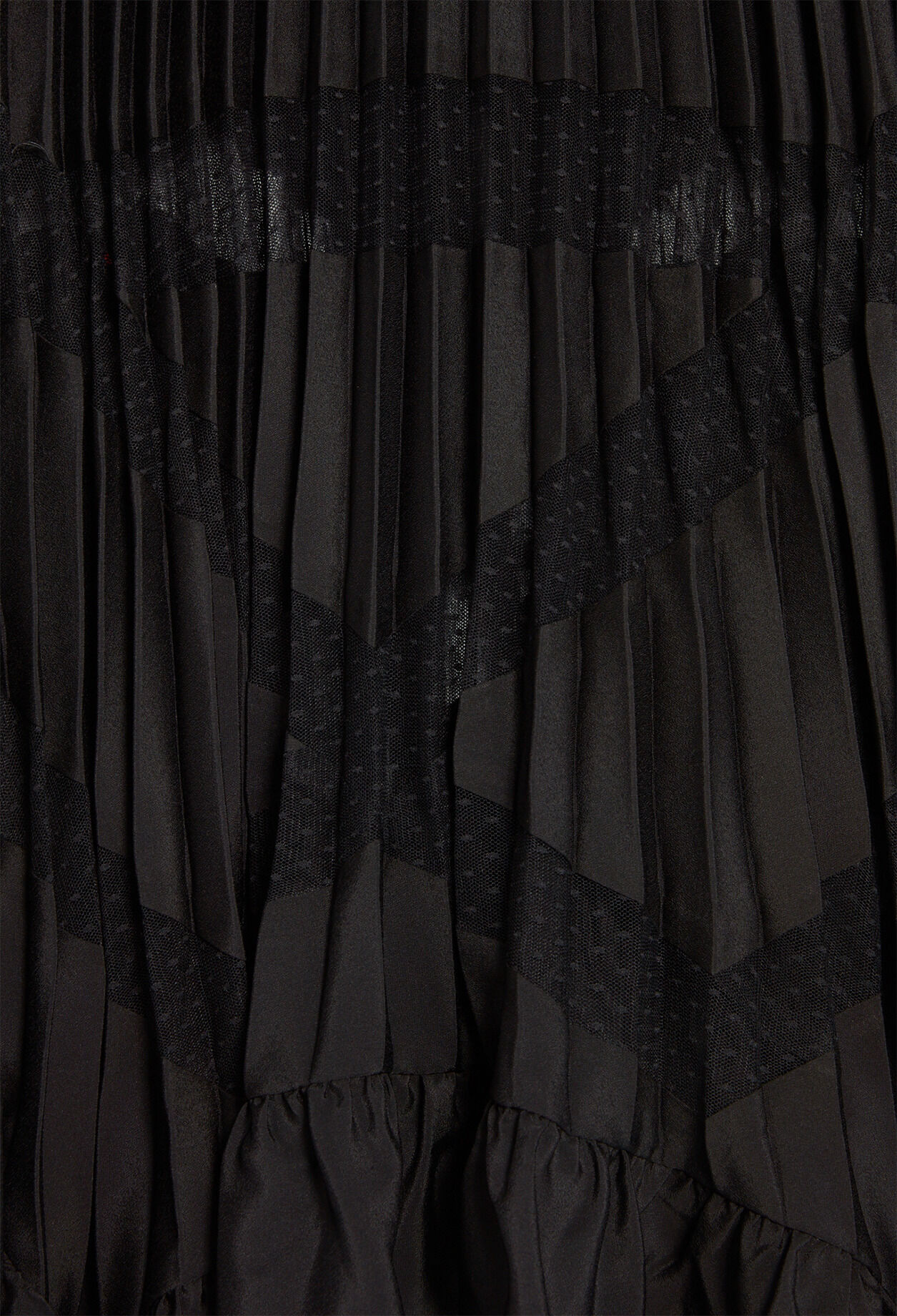 Vestido largo plisado con volantes