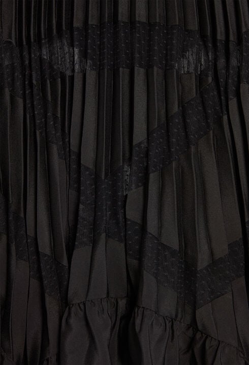 Vestido largo plisado con volantes