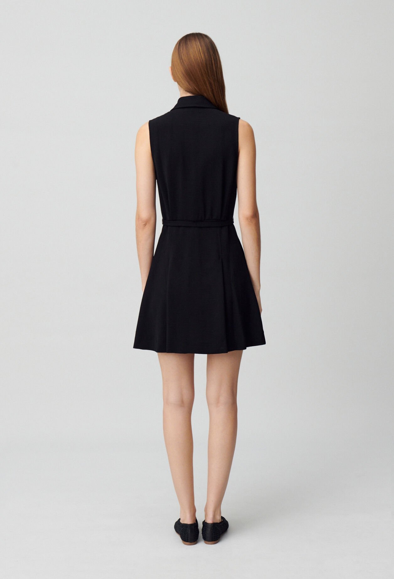 Vestido corto sin mangas