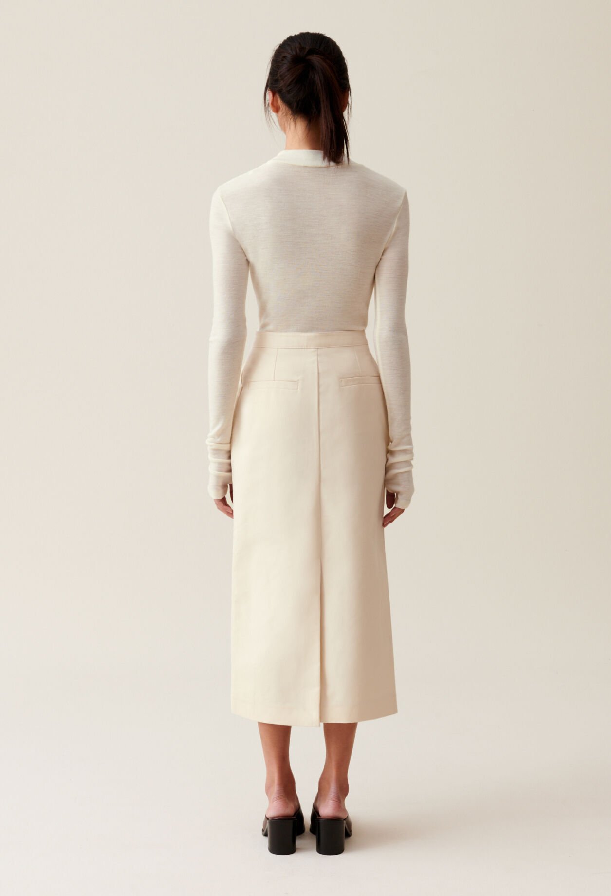 Falda midi beige claro