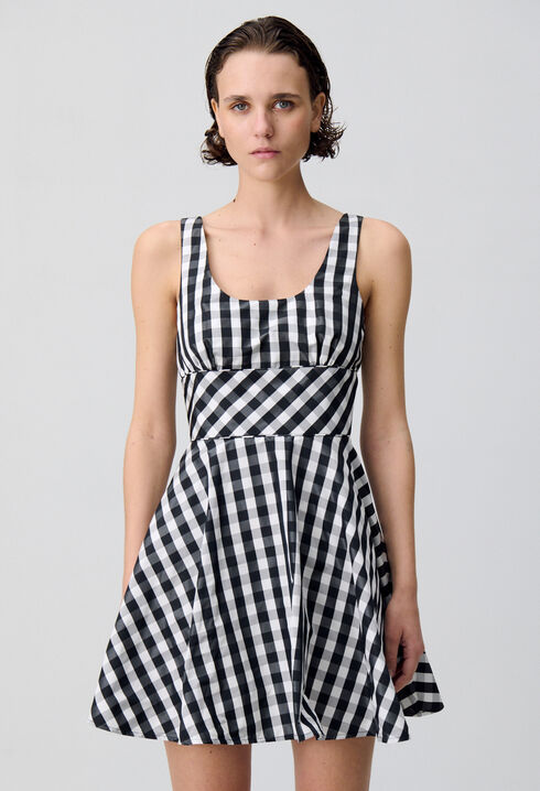 Vestido corto estilo skater