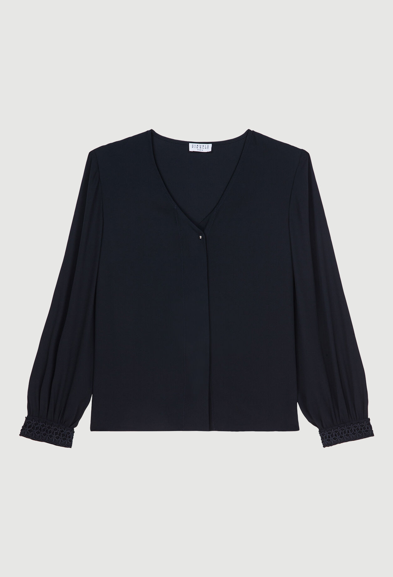 Blusa con puños bordados