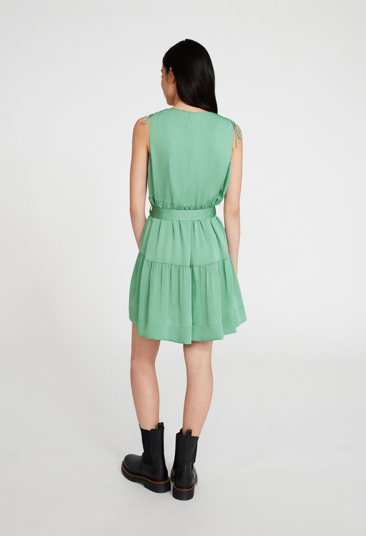 Vestido fluido entallado