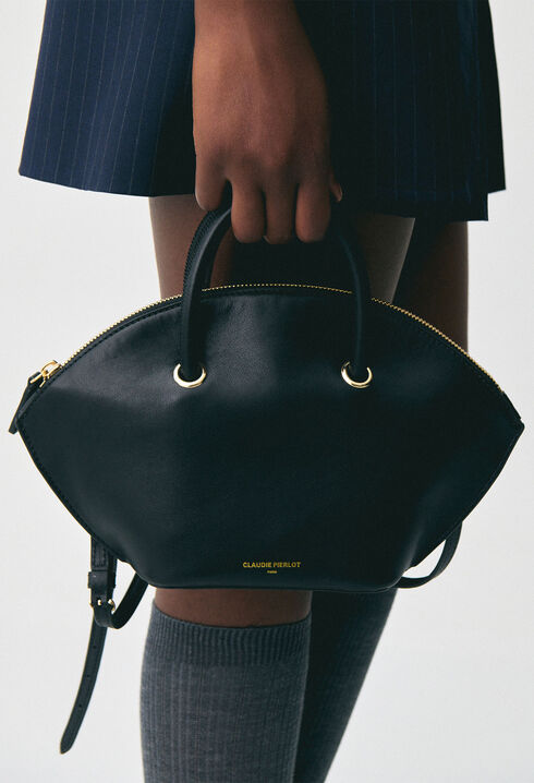 Bolso piel lisa con aros dorados