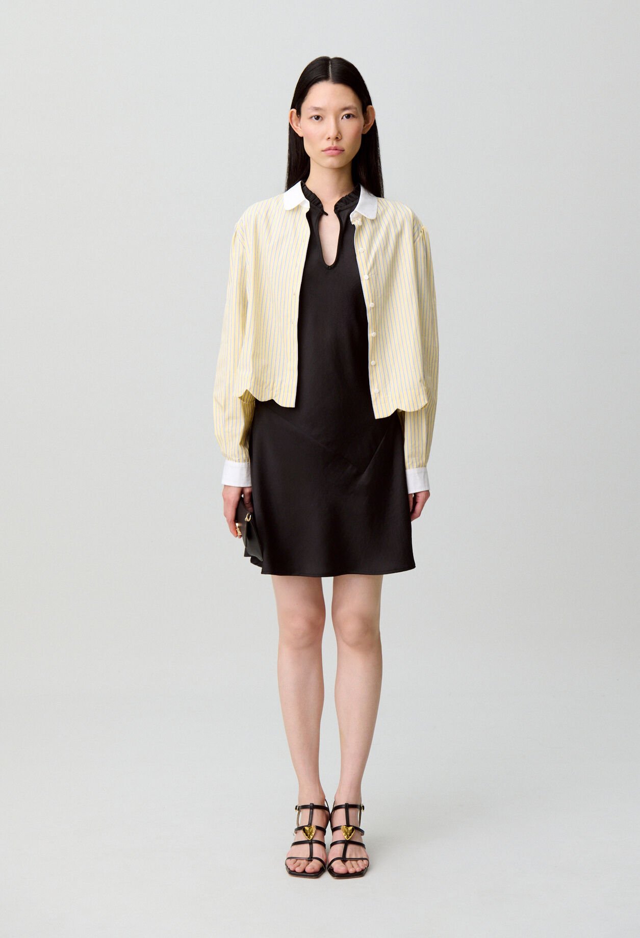 Vestido corto fluido