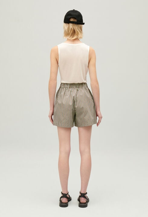 Short a rayas en verdes