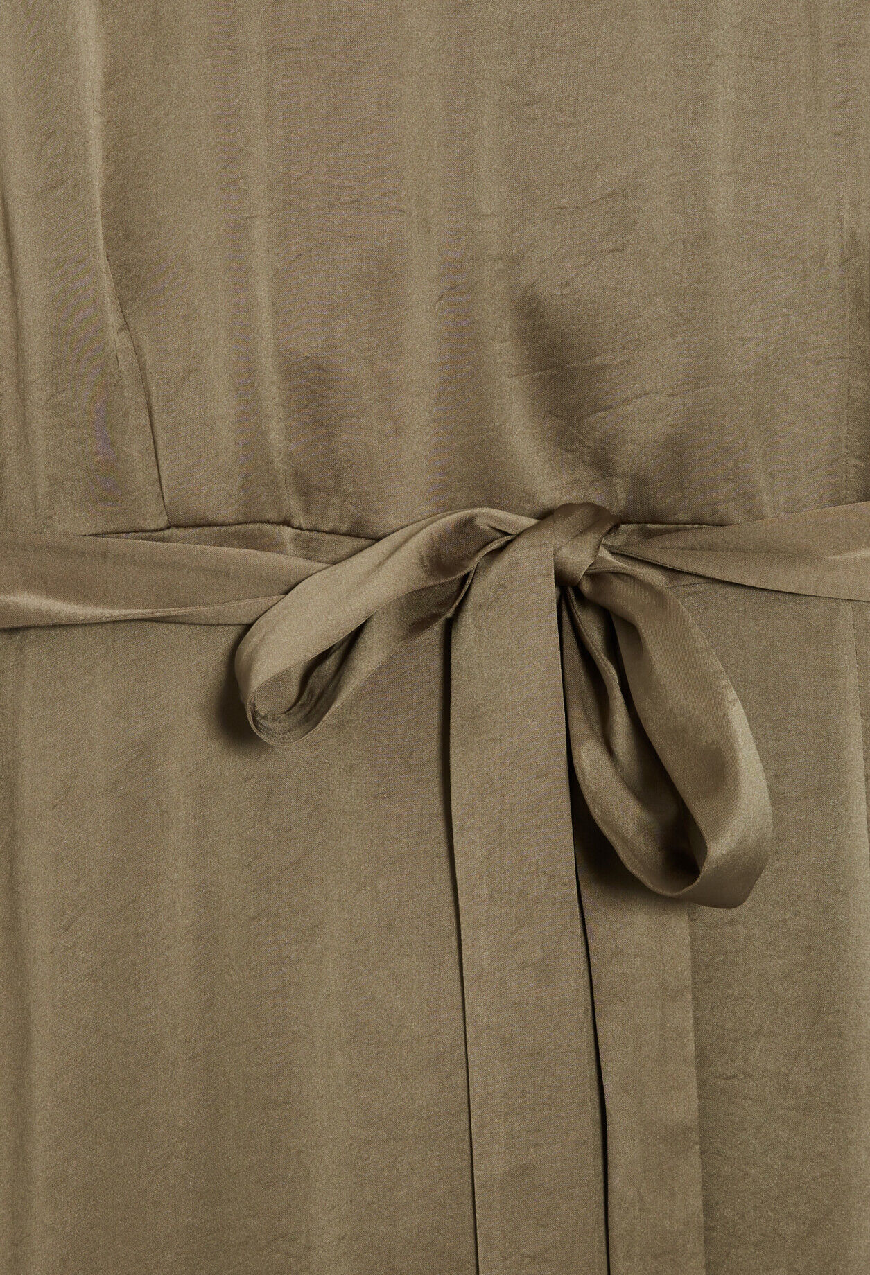 Vestido midi de raso caqui