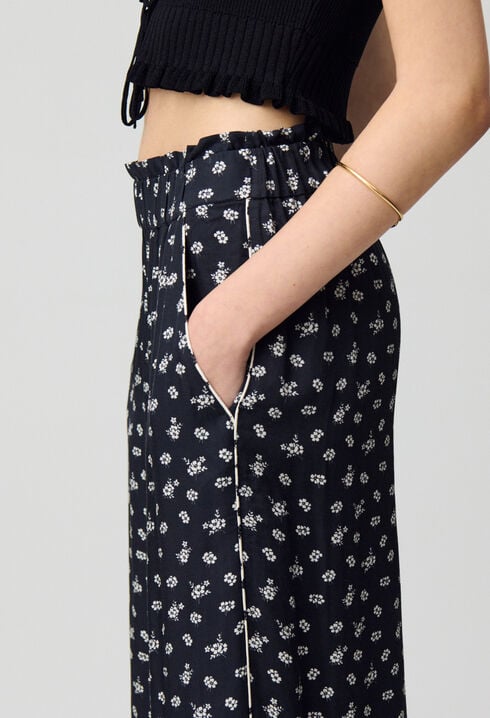 Pantalón ancho fluido estampado