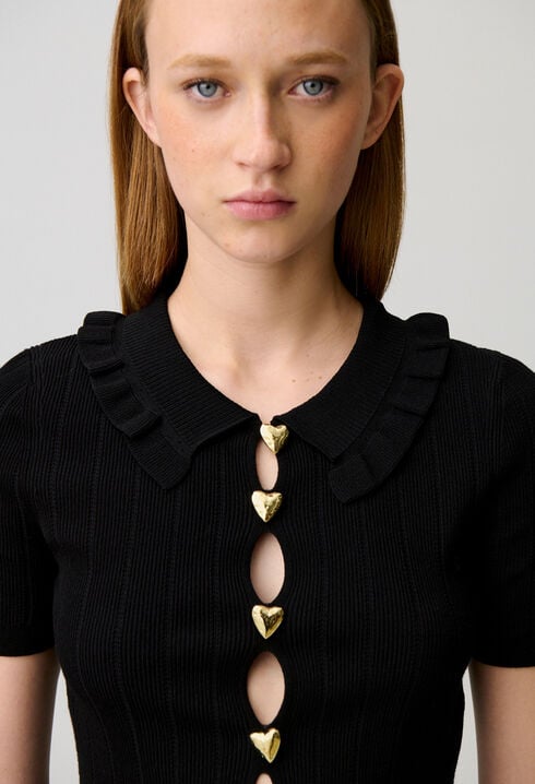 Top de punto con corazones calados