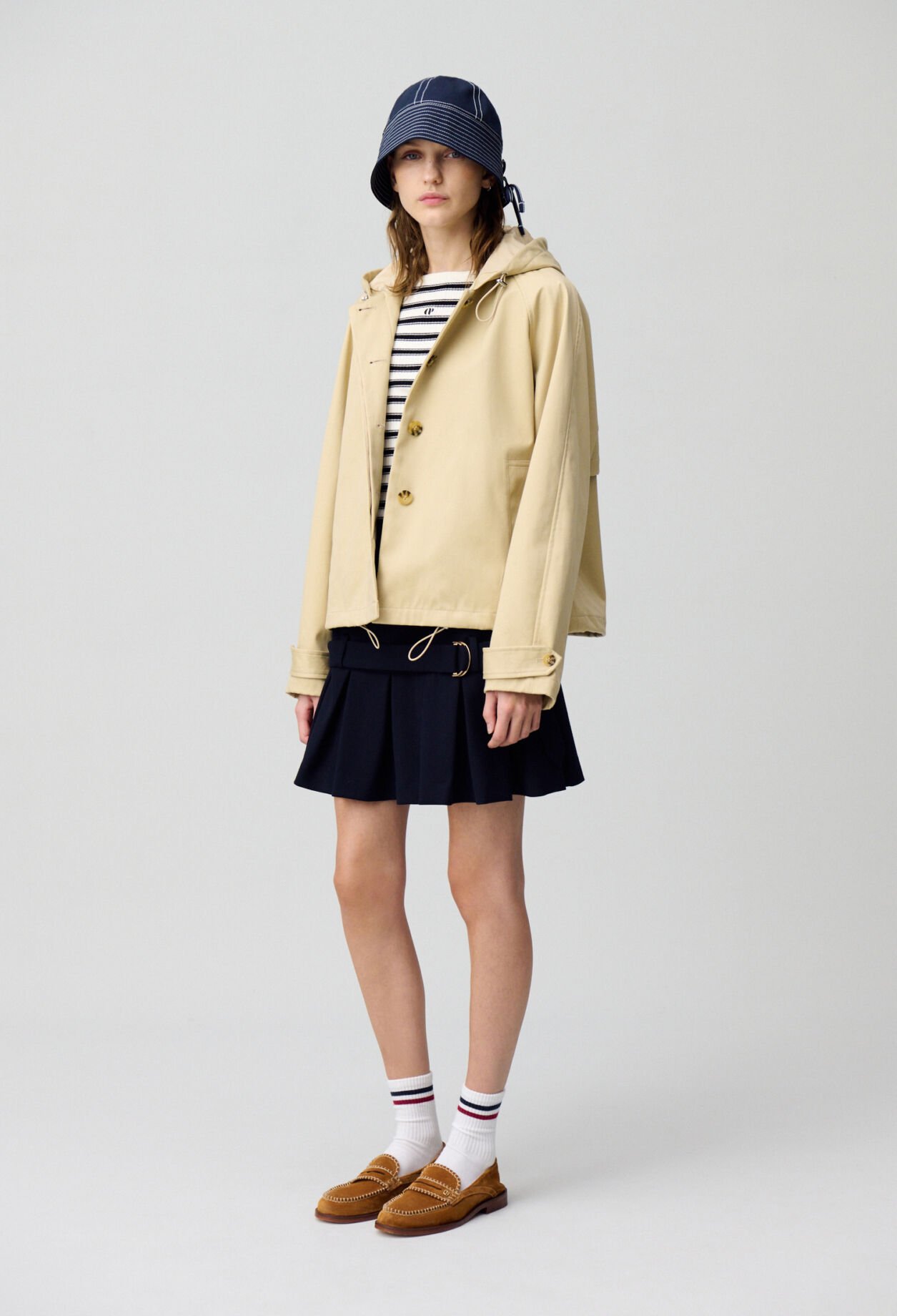 Parka ligera con capucha