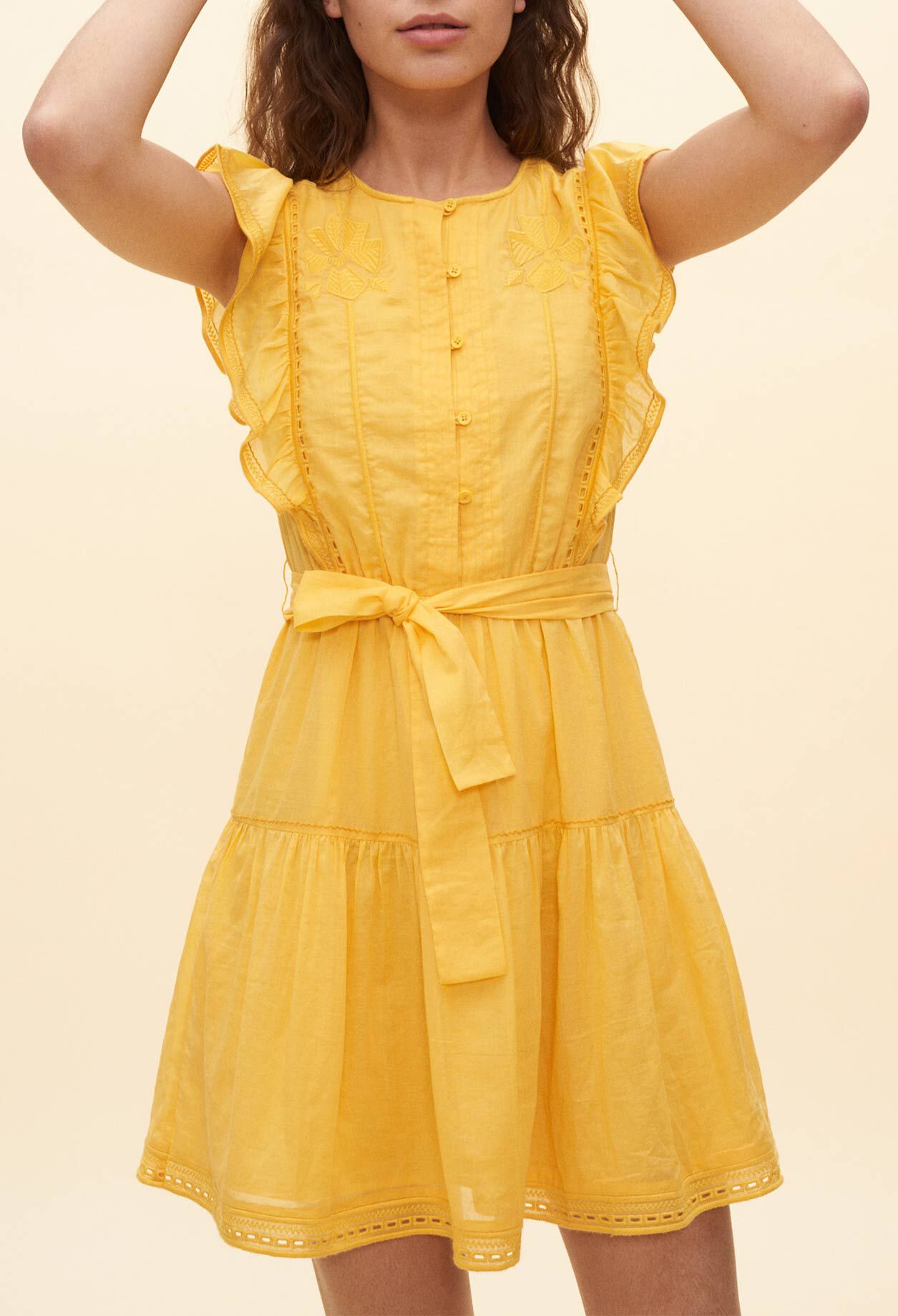 Vestido amarillo con volantes