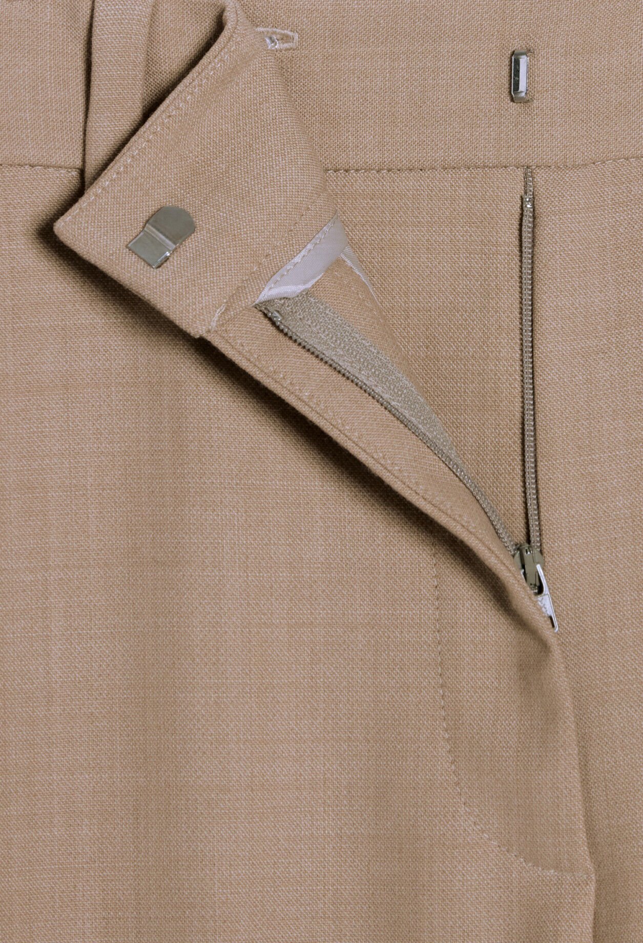 Pantalón de traje en beige