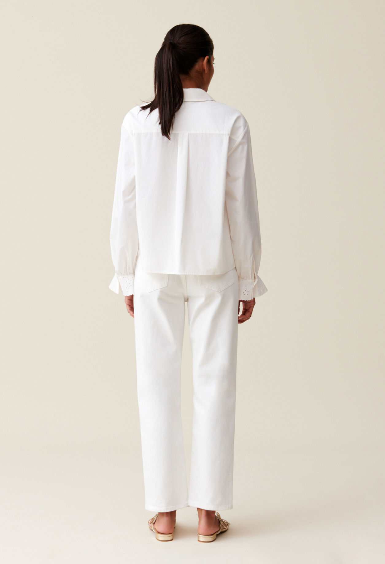 Camisa blanca bordada