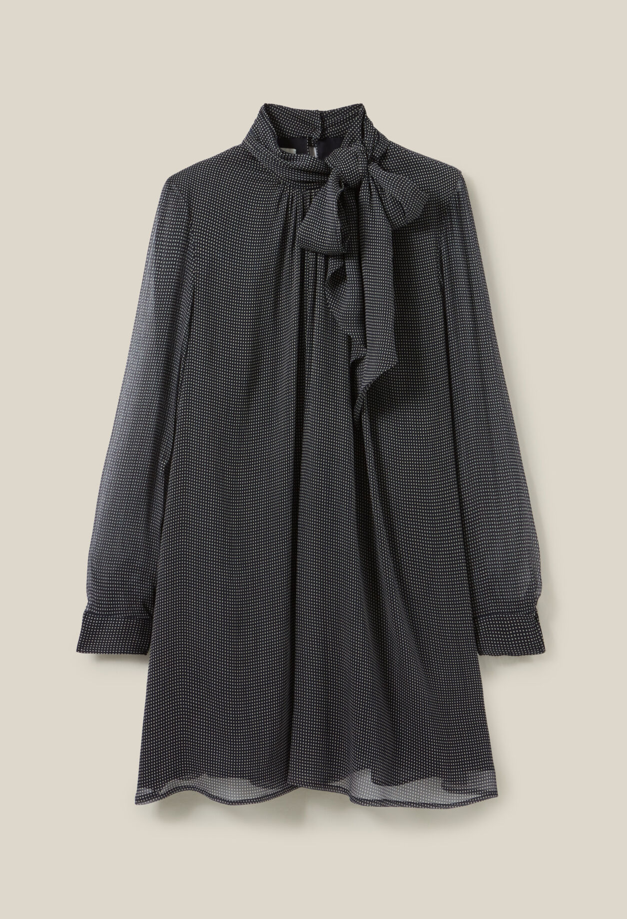 Vestido fluido con cuello lazo