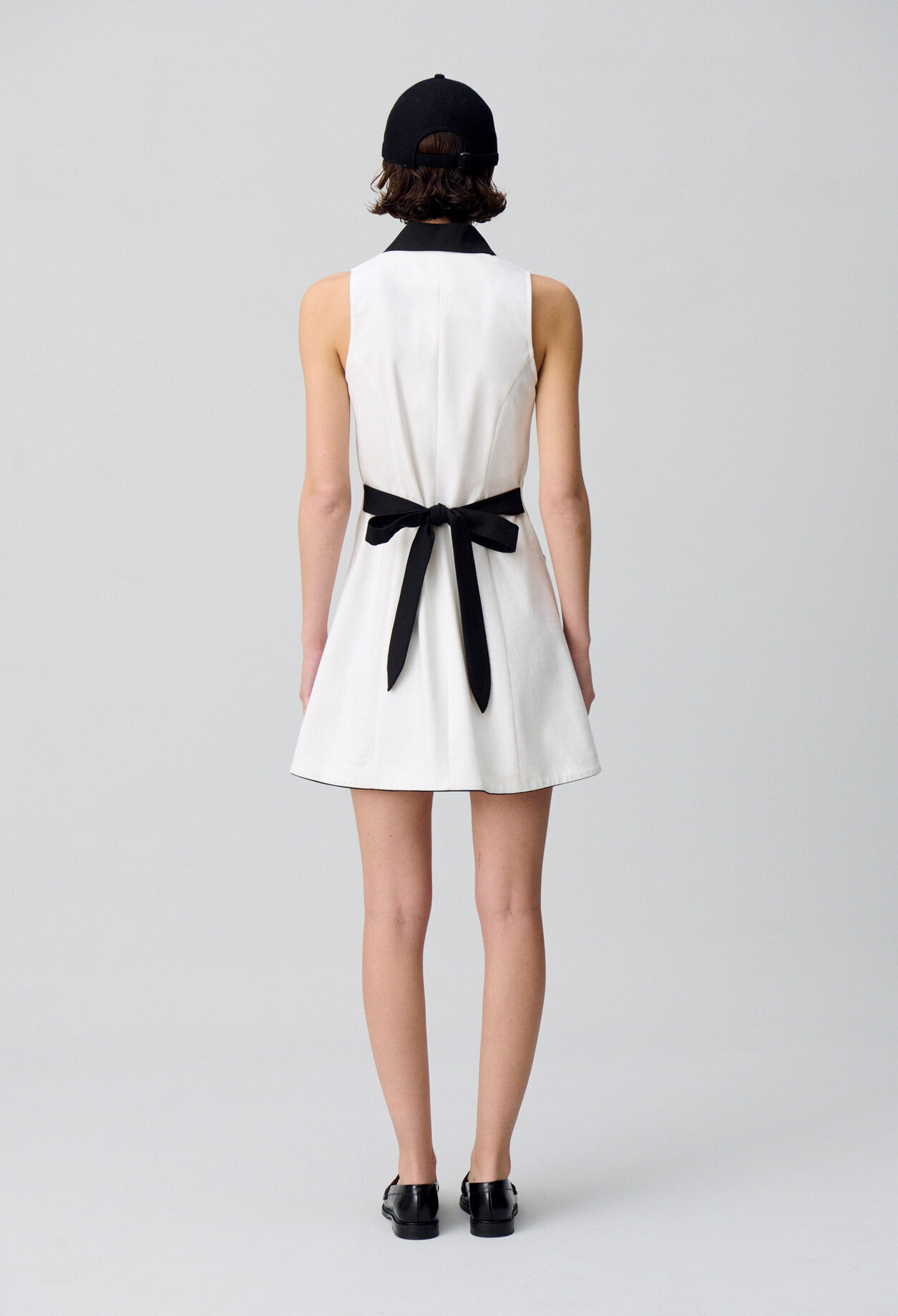 Vestido corto sin mangas