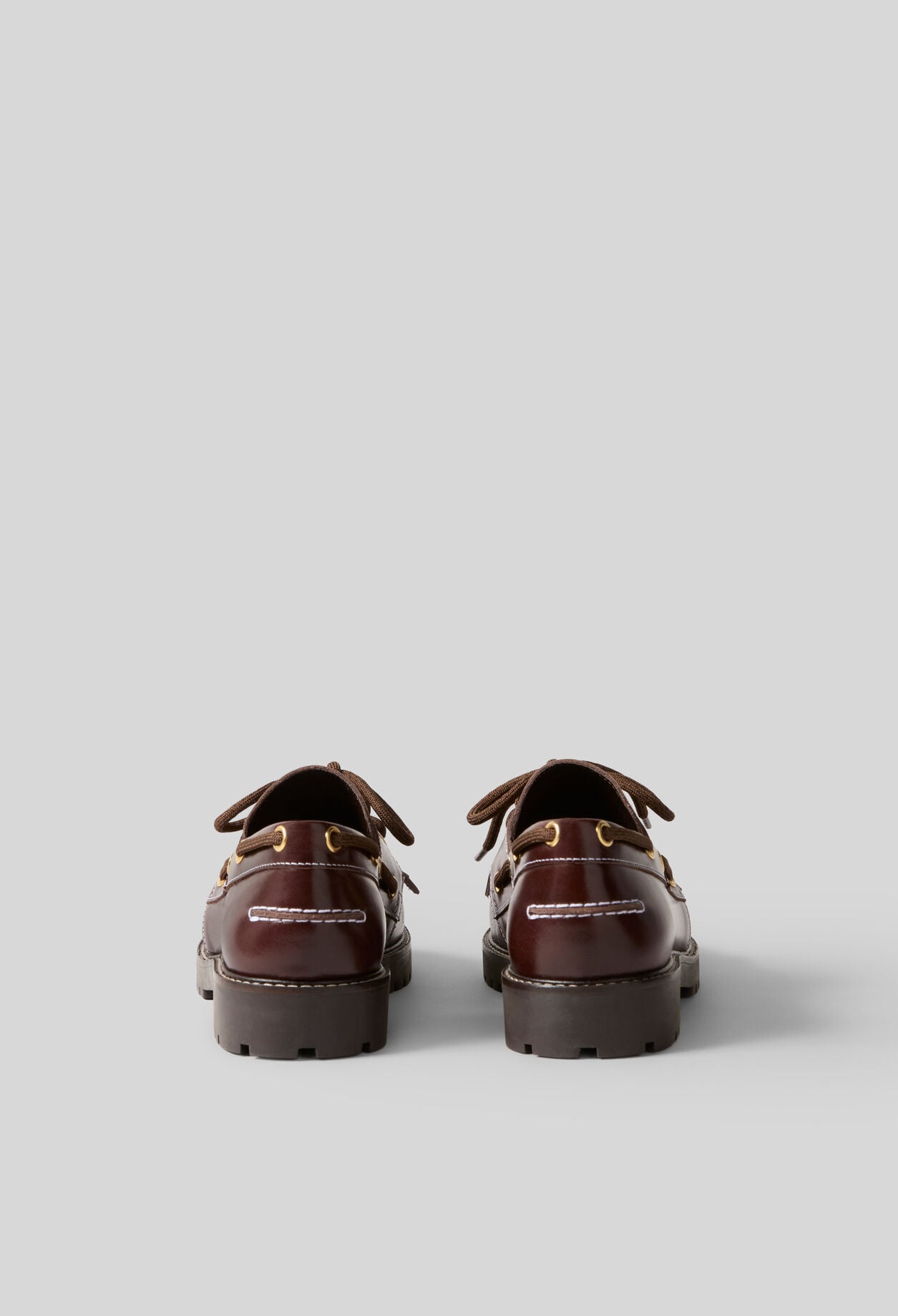 Zapatos n&aacute;uticos de piel