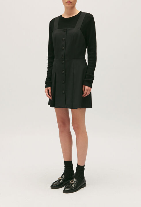 Vestido negro corto de tirantes