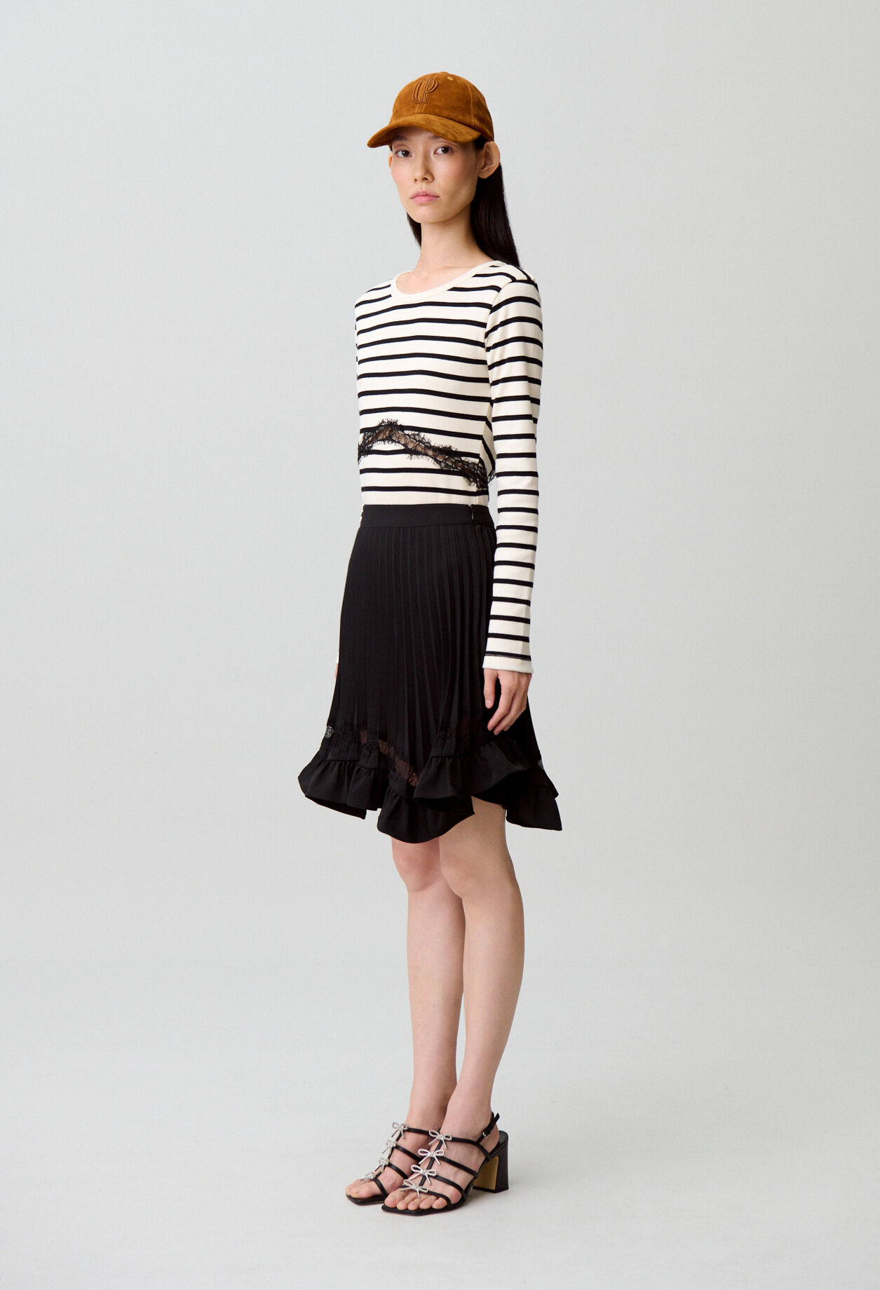 Falda asimétrica de encaje