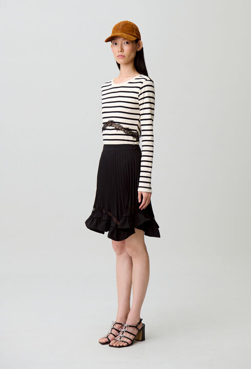 Falda asimétrica de encaje