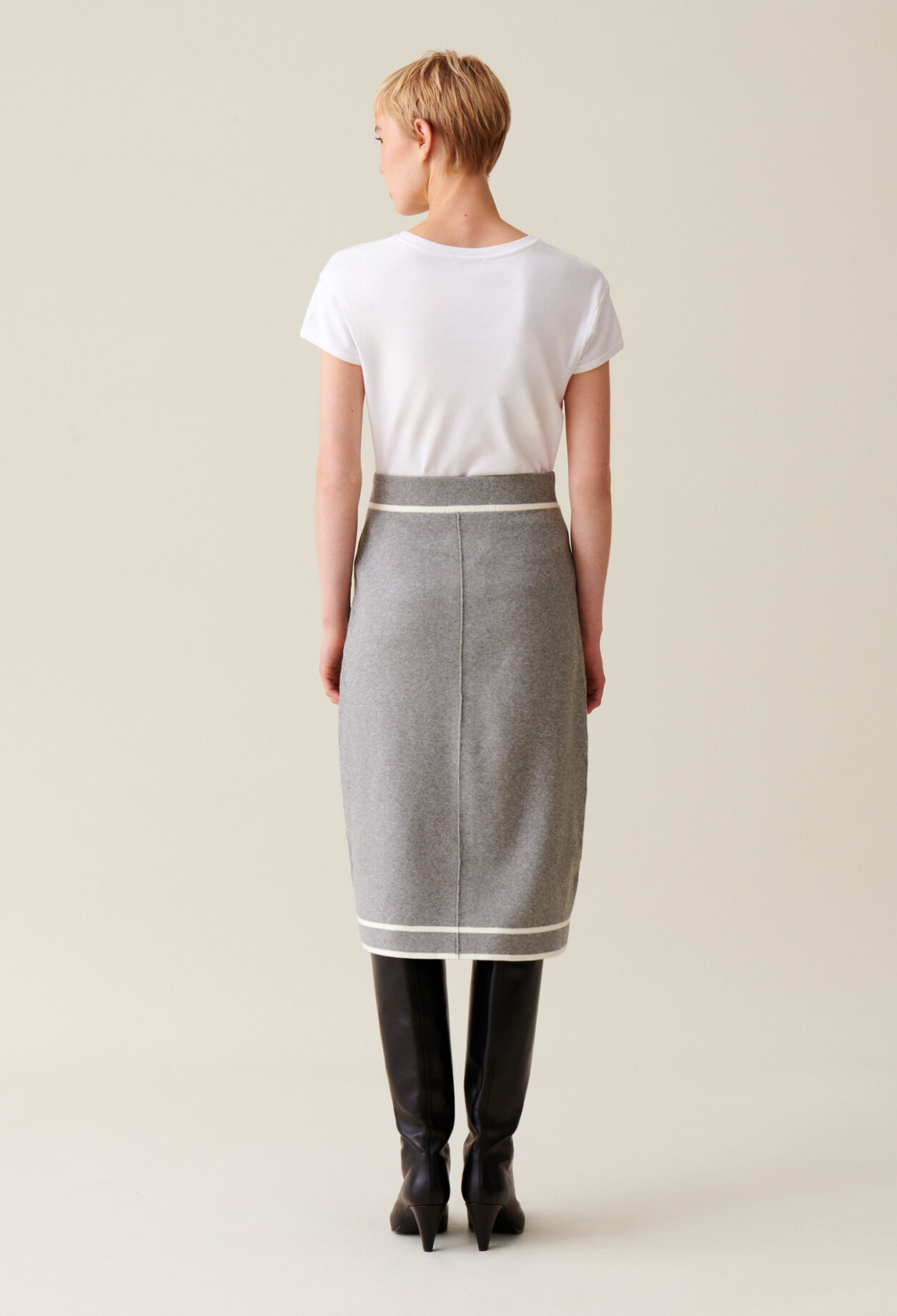 Falda gris de punto midi