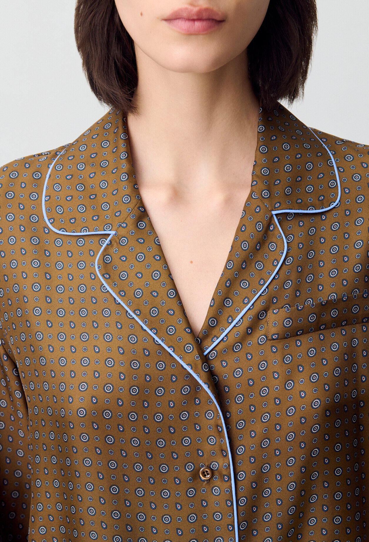 Blusa de seda estampada
