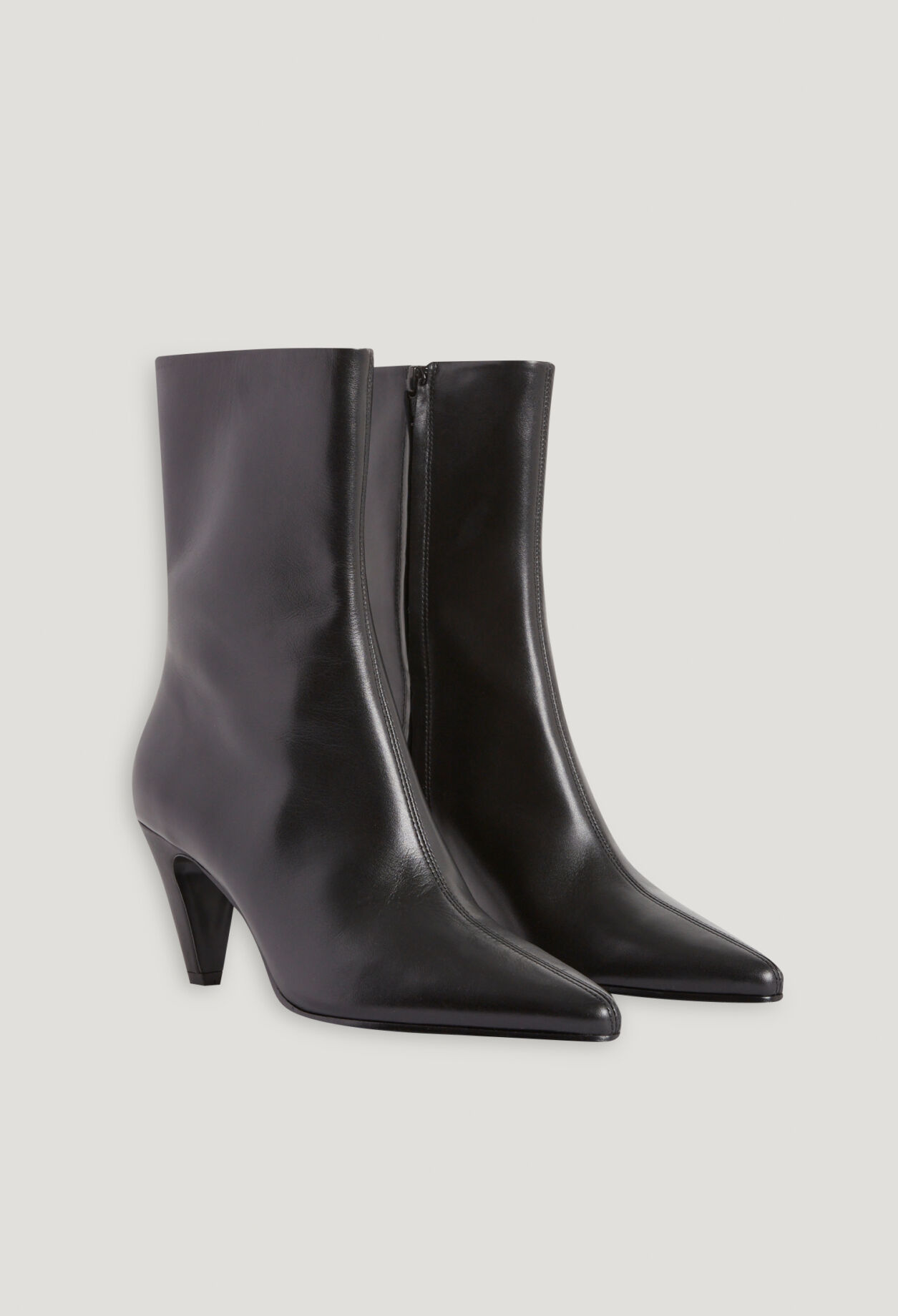 Botines de cuero negro