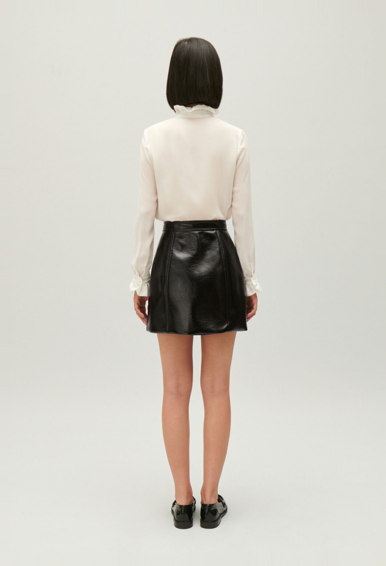 Falda corta negra de vinilo