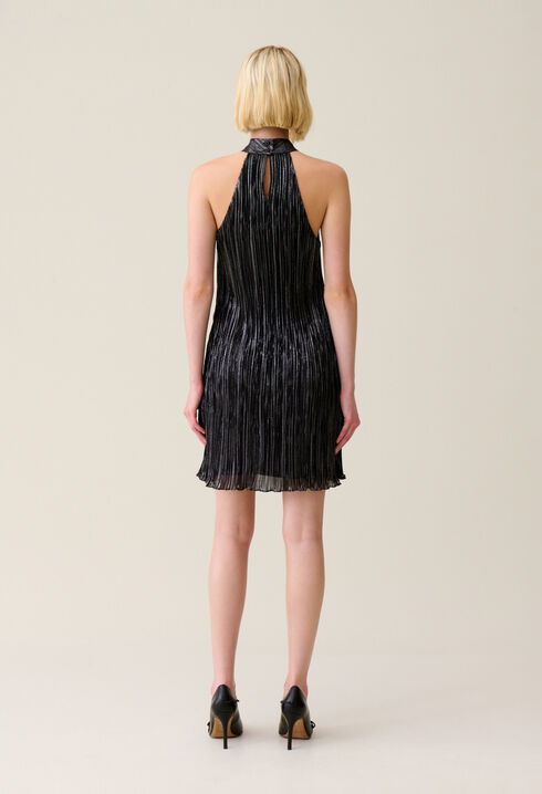 Vestido corto plisado plateado