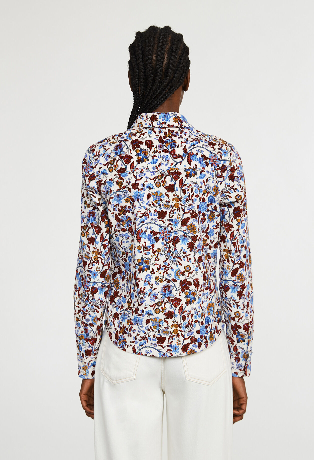 Camisa con estampado de flores
