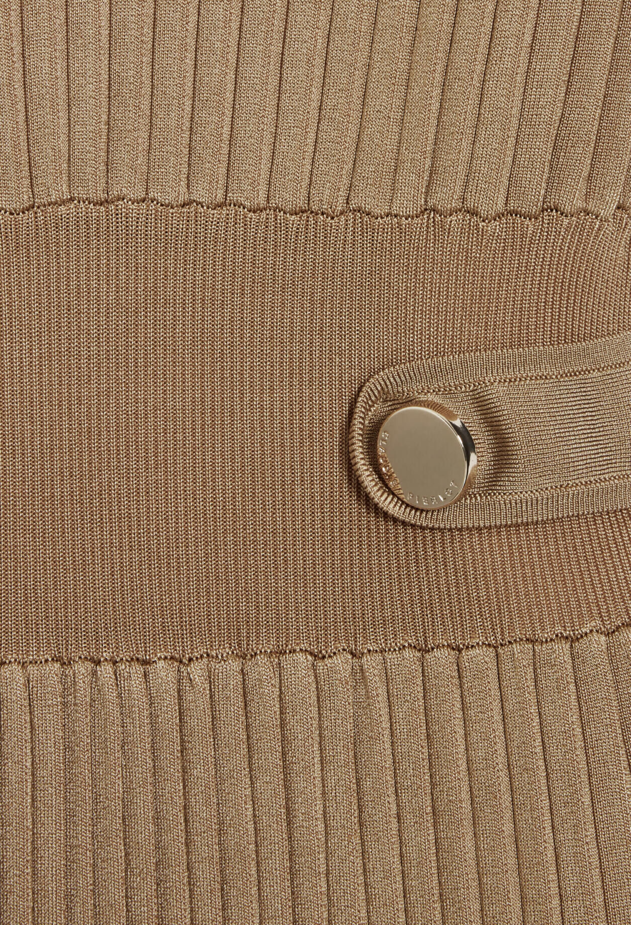 Vestido largo de punto en beige