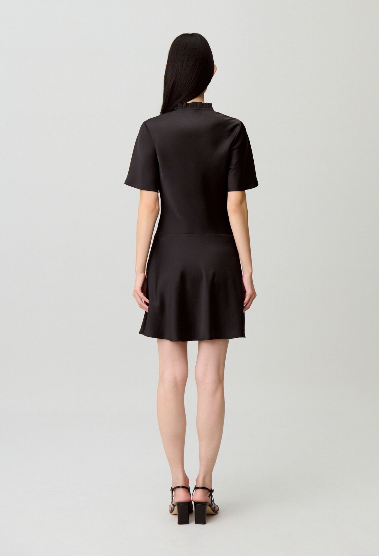 Vestido corto fluido