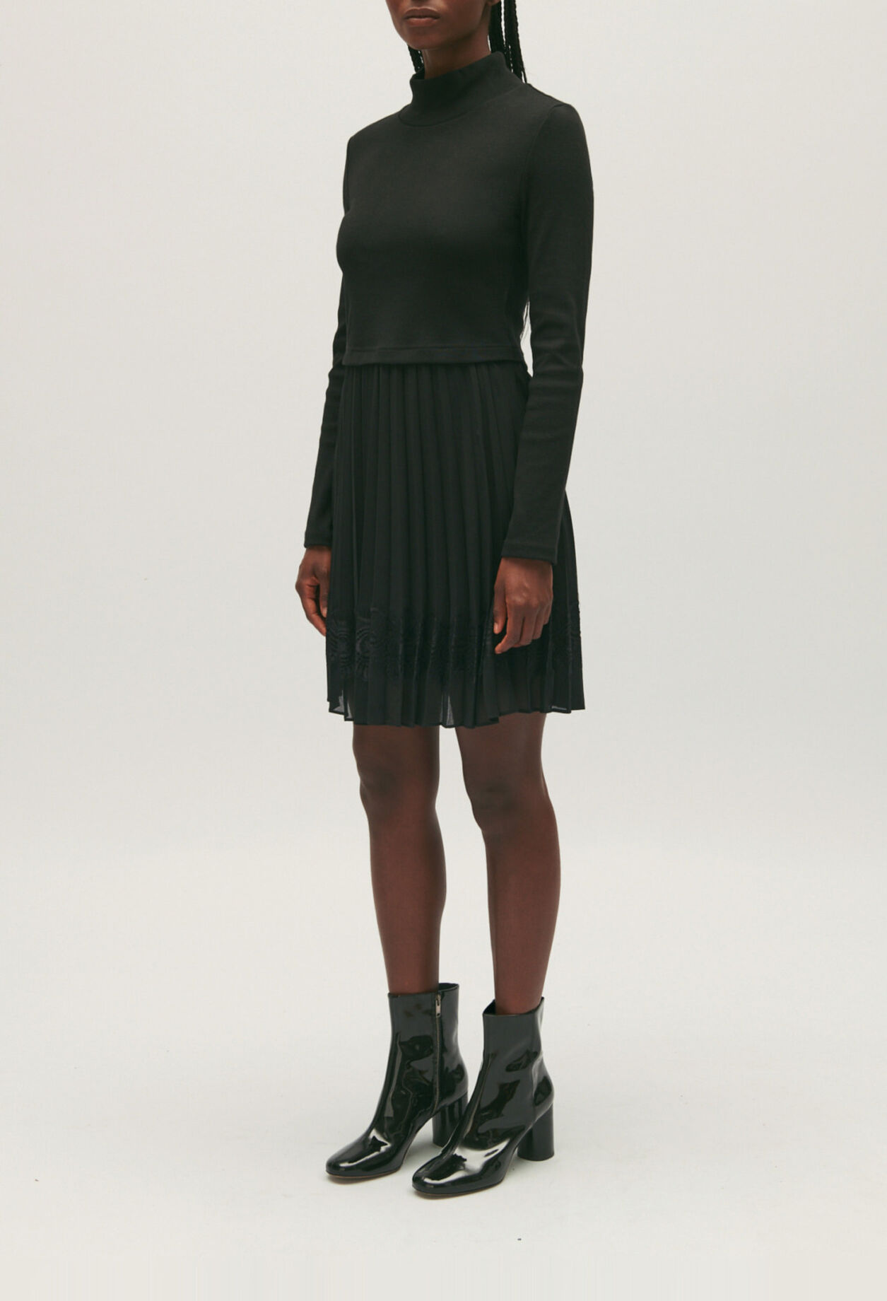 Vestido Twist corto plisado negro 