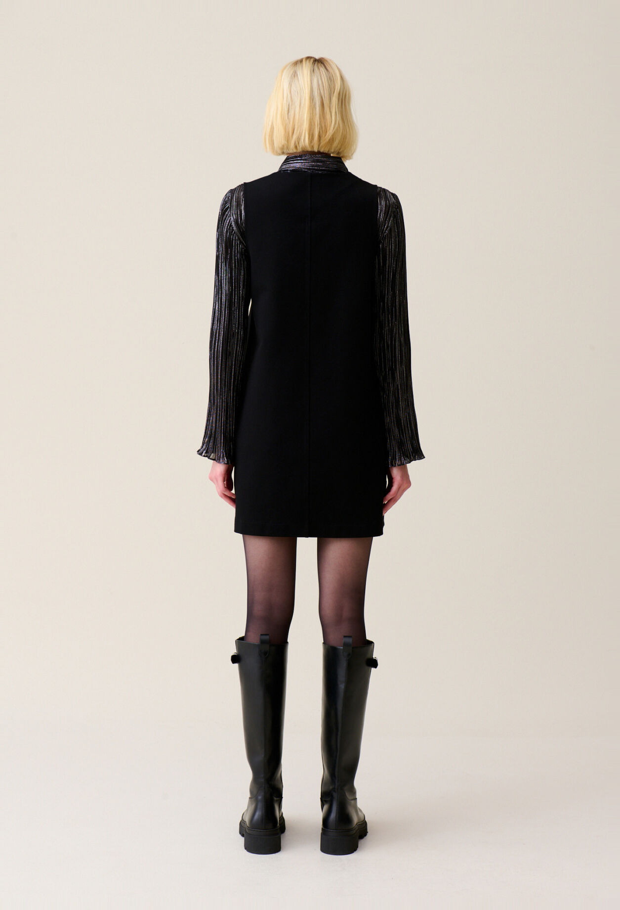 Vestido corto sin mangas