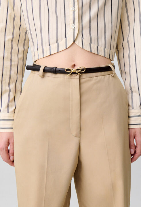 Cinturón de piel con nudo