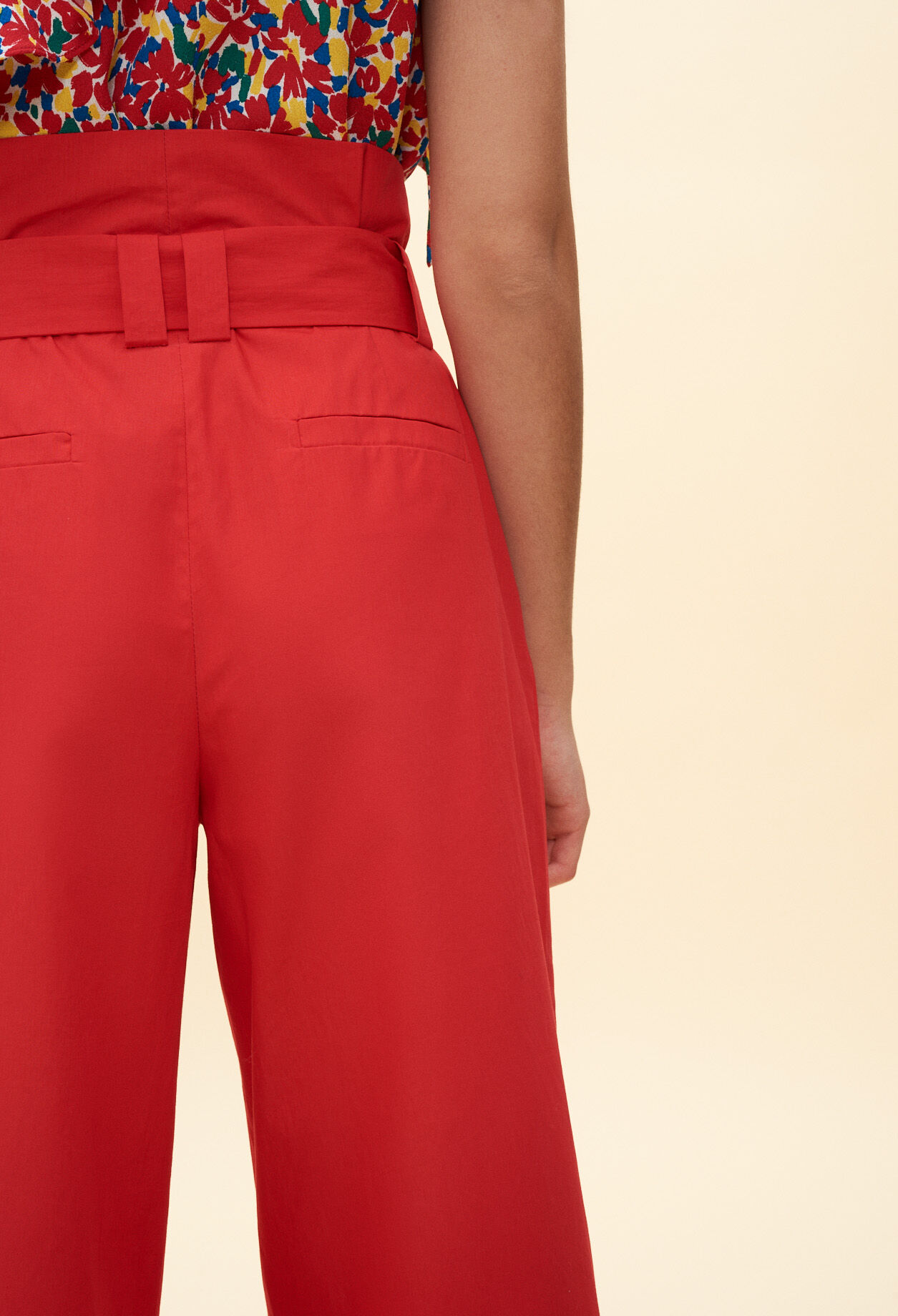 Pantalón entallado