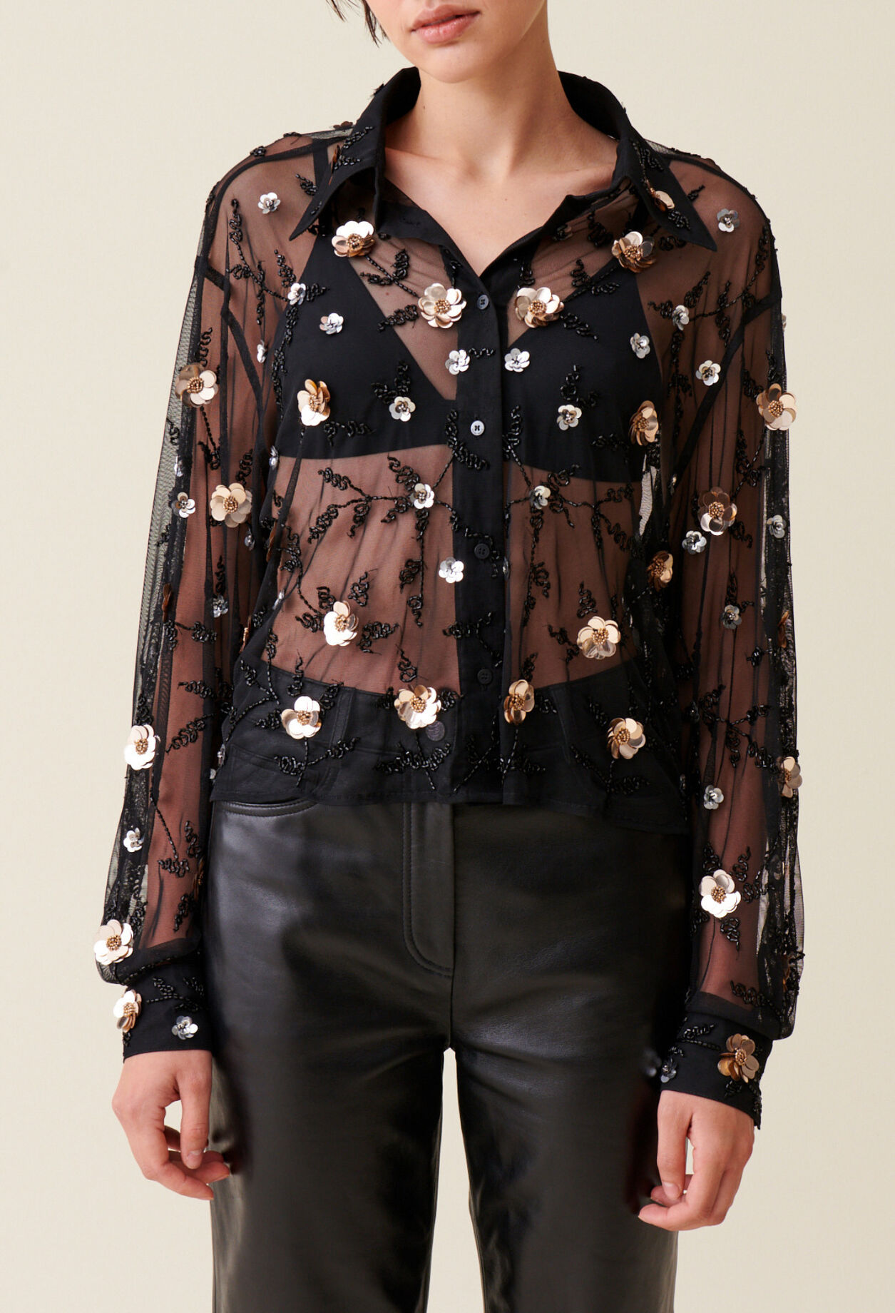 Blusa negra bordada transparente