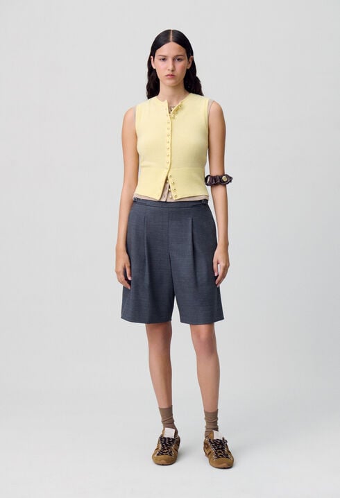 Bermudas cortos con pliegues