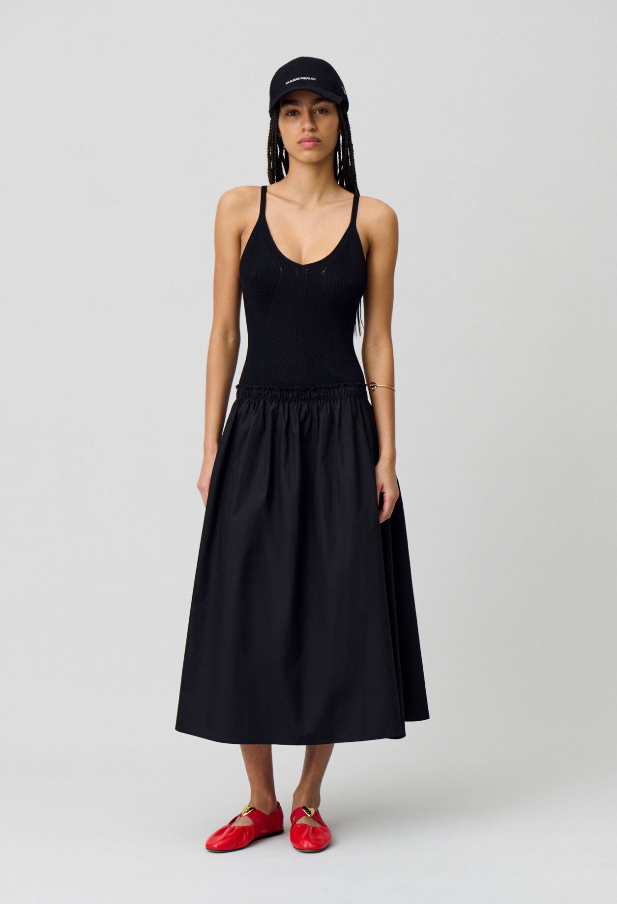 Vestido midi con cuerpo de croché.